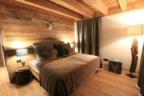 Mountain Chalet R