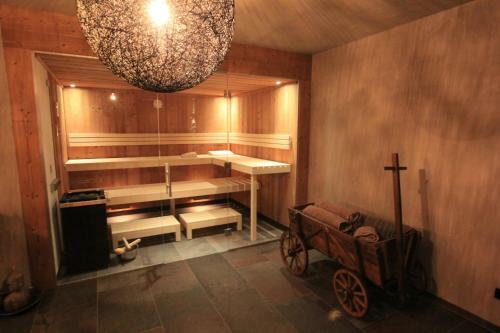 Mountain Chalet R