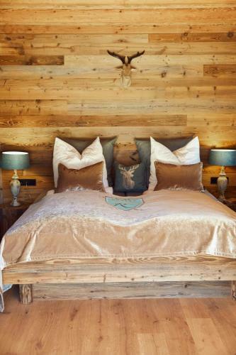 Mountain Chalet R