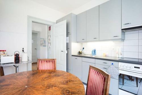 Apartamento 2 Zimmer In Jugendstilwohnung Mit Garten (1-6 P.)