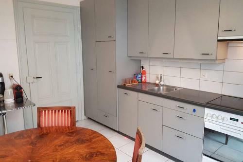 Apartamento 2 Zimmer In Jugendstilwohnung Mit Garten (1-6 P.)