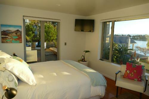 Hostal Waterfront Bliss
