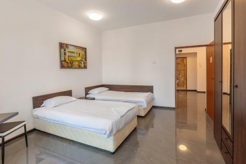 Hostal Seaside Guest Rooms