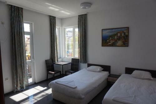 Hostal Seaside Guest Rooms