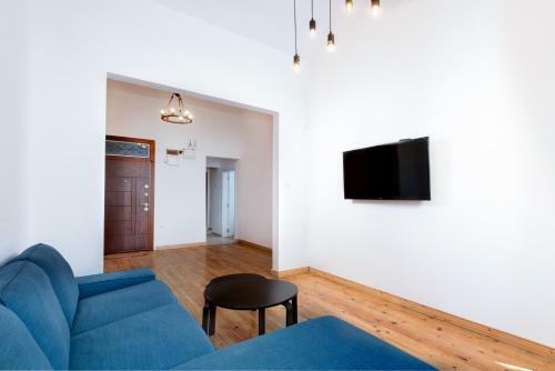 The White Apartment - Bogoridi Main Street