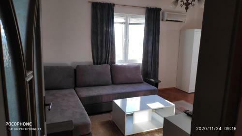 Unique Location Apartment With Parking