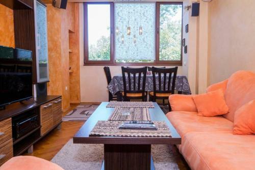 Luxury Apartment On The First Line To The Sea