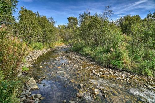 Secluded Getaway With Deck, Steps To Fritz Creek!