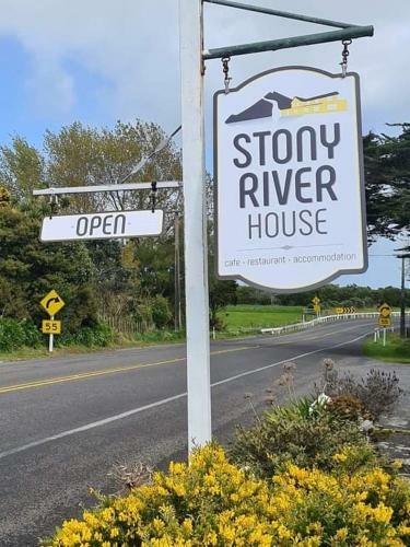 Hotel Stony River House