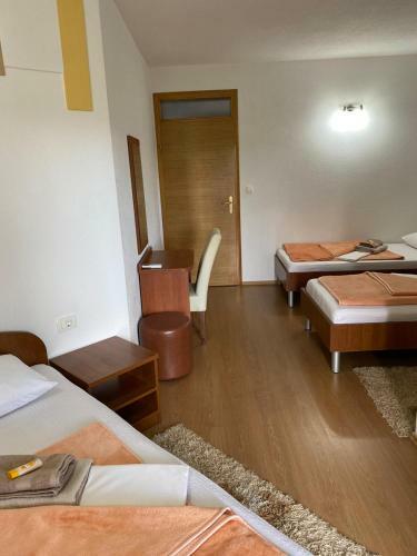 Hostal Pansion Lazine