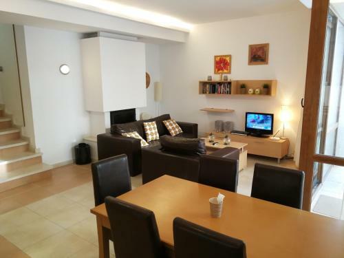 Cozy Family Villa 500m. From The Beach