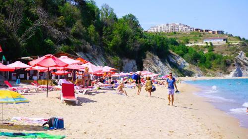 ??????????? ???? ???? ?? ????? - Apartments Byala Cliff First Line