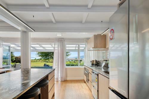 Absolutely Shore - Ngongotaha Holiday Home