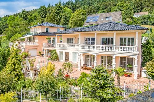 Villa Eifelpalace Am N�rburgring