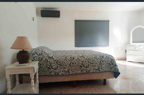 La Casa Amarilla