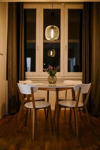 Big Tree Apartment & The Nest Apartment - Free Parking