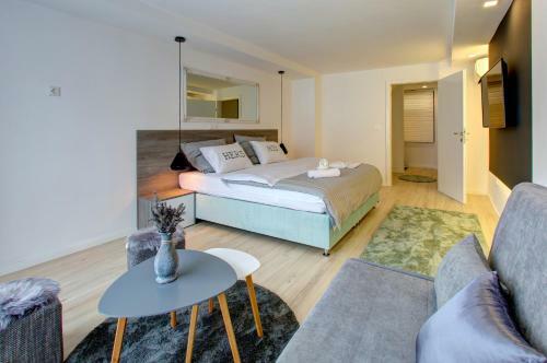 Emerald Apartment