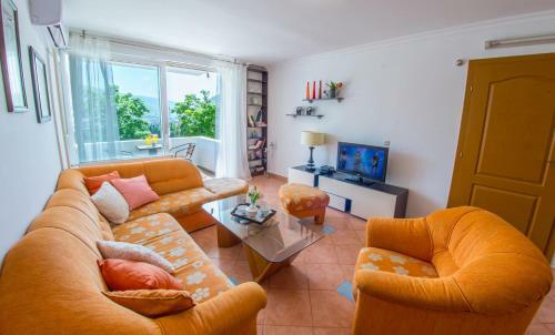 Golden View Apartments