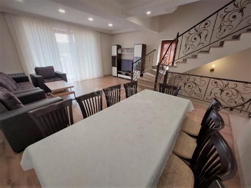 Apartamento ?????????? - ????? ? 5 ????????? ? ??????????