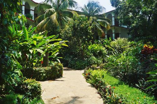 Hotel Yaxch�