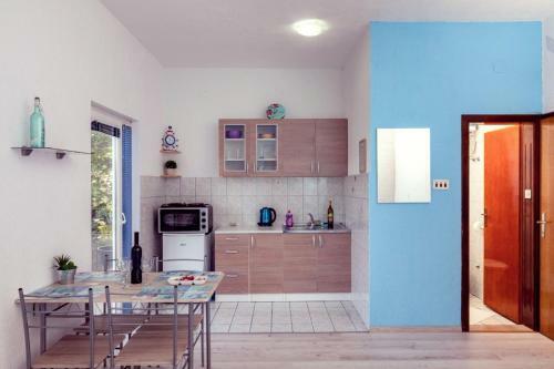 Villa Holiday Home With 4 Studio Apartments