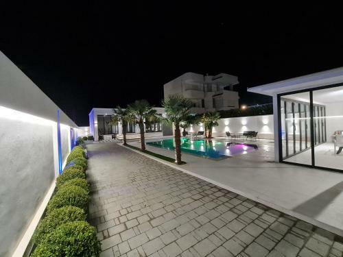 Lt Luxury Villa
