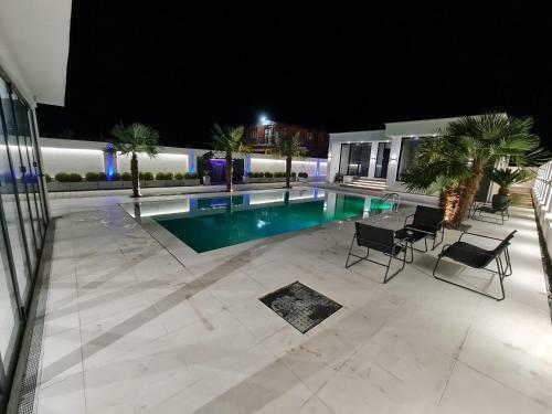 Lt Luxury Villa