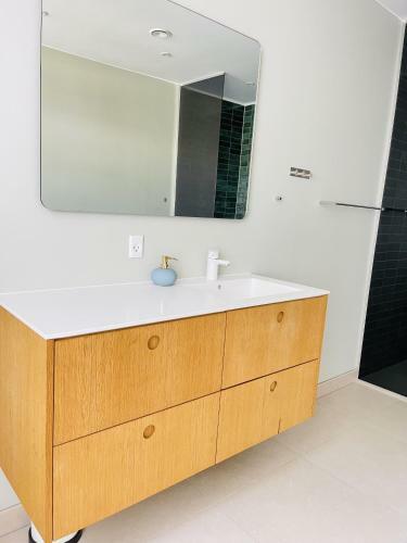 Aday - 2 Bedroom Apartment With Patio