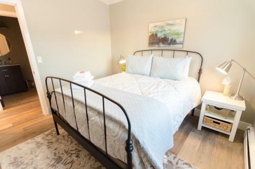 Motel Colony Suites
