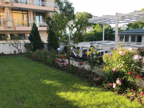 Family Hotel Akra
