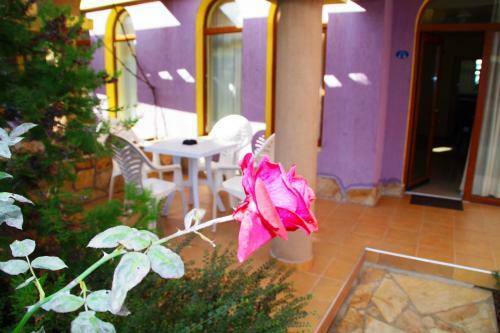 Azura Garden Apartments