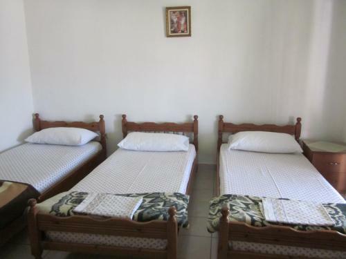 Hostal Guest House And Tavern Leo