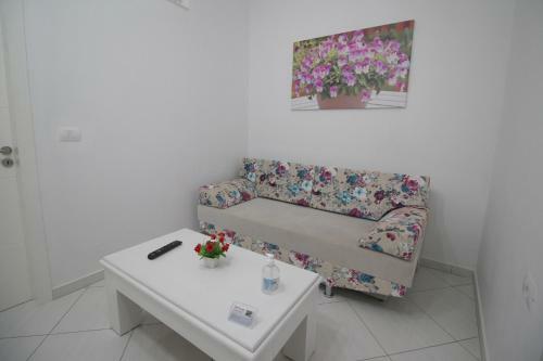 Eleana Apartments
