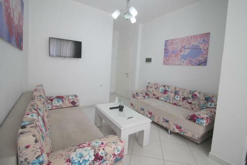 Eleana Apartments