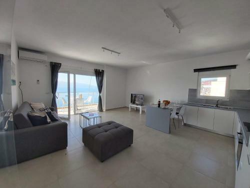 Saranda Amazing Sea View Apartment