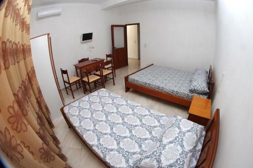 Hostal Isufi Guest Houses