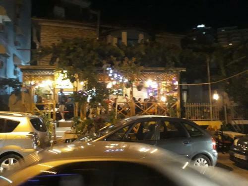 Hostal Isufi Guest Houses