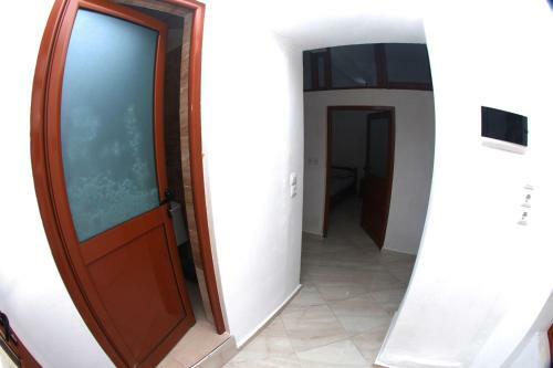Hostal Isufi Guest Houses