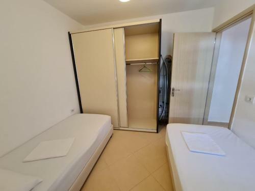 Meltin Apartments
