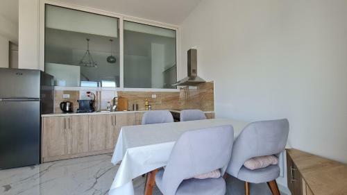 The Hill Sea View Apartment