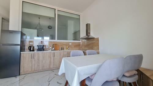 The Hill Sea View Apartment