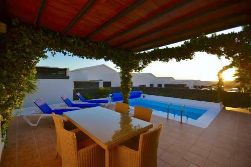 211 - Casa Elena 37 By Villas Now Ltd