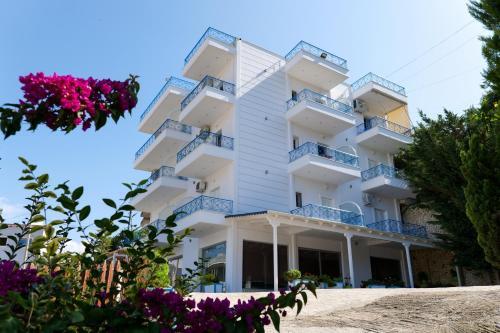 Charming 2-bed Apartment In Sarande