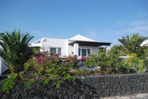 Villa Isa Sea Views