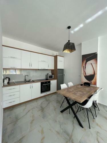 Beachfront Apartment Saranda Terraces