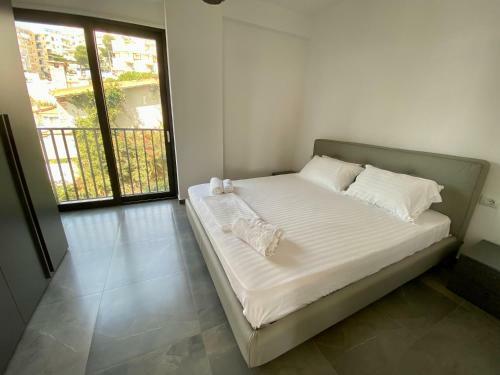 Sunset Beach 3 Br Seaside Apartment