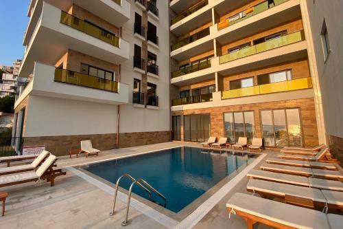 Sunset Beach 3 Br Seaside Apartment
