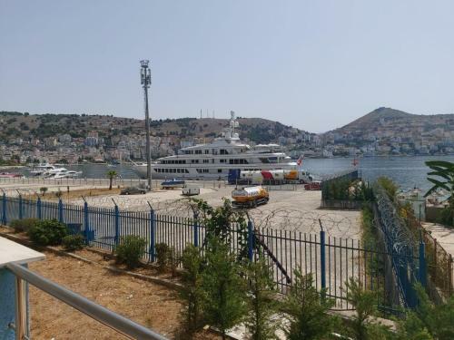 ''sea View Apartment'' - Port Side