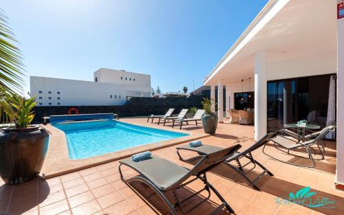 Remarkable 3-bed Villa In Playa Blanca