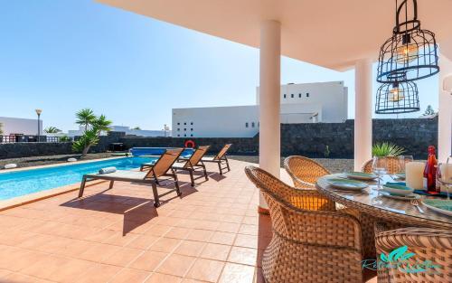 Remarkable 3-bed Villa In Playa Blanca